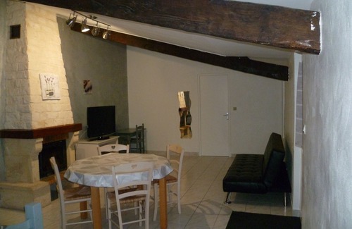 Villefagnan House | Maison de Campagne Avec 3 Couchages Tous Équipée Cour et Jardin Privée
