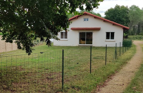 Mimizan House | Maison de Campagne Rénovée à 6kms de la Plage. Animaux de Compagnie Acceptés !