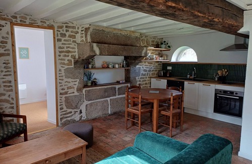 Champfleur Cottage | Maison de Campagne Rénovée au Cœur D'un Domaine, Aire de Jeux, lit Rond