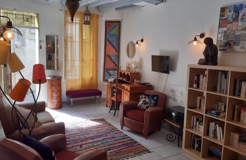Avignon City Centre Villa | MAISON DE CHARME AVEC COUR, proche rue des Teinturiers