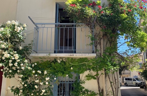 Marseillan House | Maison de Village Avec Terrasse Tropézienne