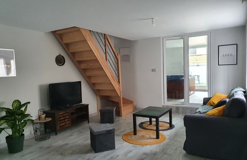 Hesse House | Maison de Village Avec Jacuzzi Privé