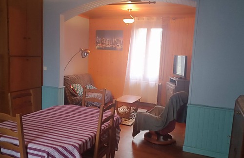 Perrier House | Maison de Village Proche Commodités Avec Extérieur