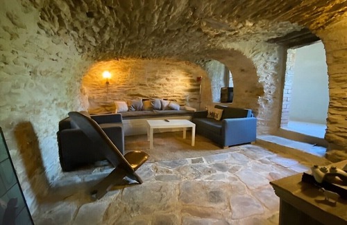 Malbosc House | Maison de Village Rustique. Animaux de Compagnie Acceptés!