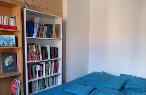 Crest Villa | 'Maison De Ville' with Small Garden, Private Terrace and Wi-Fi