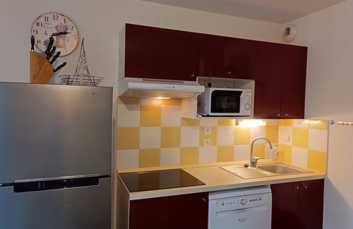 Aubignan House | Maison Deux Chambres Dans Résidence de Vacances Avec Piscine