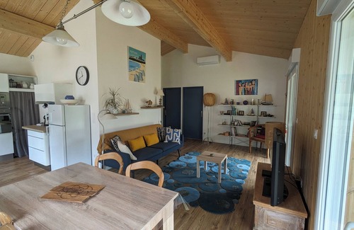 Corme-Royal House | Maison en Bois à la Campagne. Animaux de Compagnie Acceptés