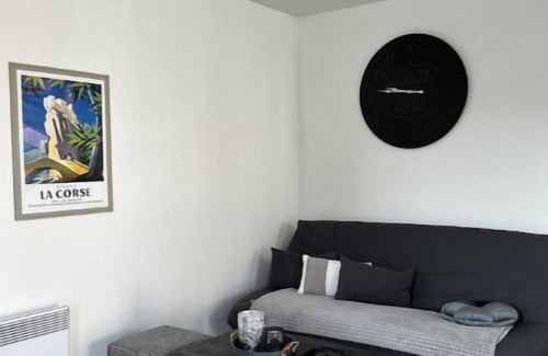 Floirac Apartment | Maison Eugenie