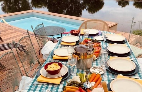 Eynesse House | Maison Familiale au Bord de Rivière Avec Piscine