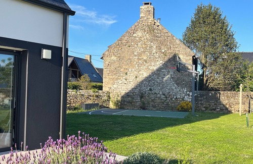 Locmariaquer House | Maison Familiale Contemporaine Avec Piscine Chauffée Sécurisée, Proche Plages