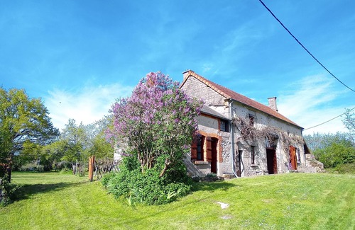 Clugnat House | Maison Familiale Dans un Écrin de Verdure
