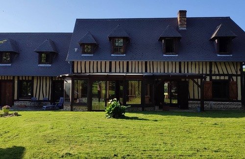 Mesnil-Val House | Maison Normande Spacieuse en Bord de mer et Forêt