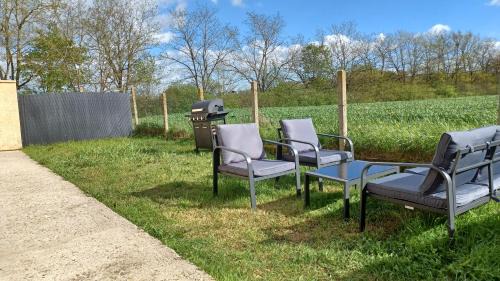 Saint-Seurin-sur-l'Isle House | Maison " Pac-Man" entre collègues, amis, famille - barbecue - Netflix - Prime - Baby foot 50cts - jusqu'à 9 personnes -