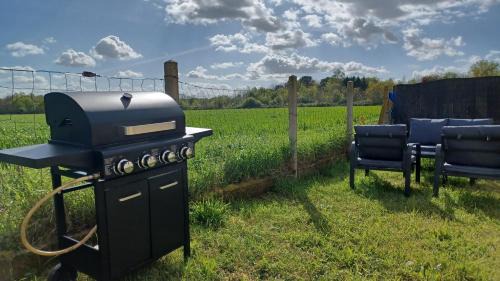 Saint-Seurin-sur-l'Isle House | Maison " Pac-Man" entre collègues, amis, famille - barbecue - Netflix - Prime - Baby foot 50cts - jusqu'à 9 personnes -