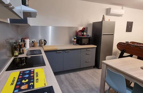 Saint-Seurin-sur-l'Isle House | Maison " Pac-Man" entre collègues, amis, famille - barbecue - Netflix - Prime - Baby foot 50cts - jusqu'à 9 personnes -