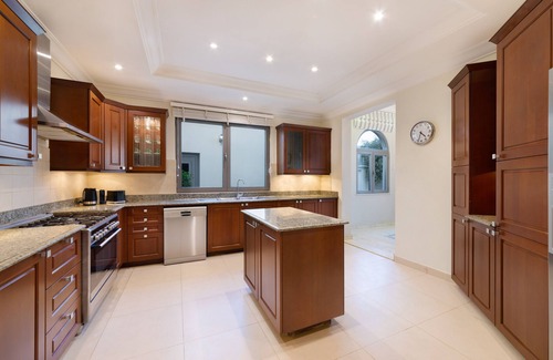 Palm Jumeirah Villa | Maison Privee Private Pool and Beach Access Villa w/Cinematic Vws