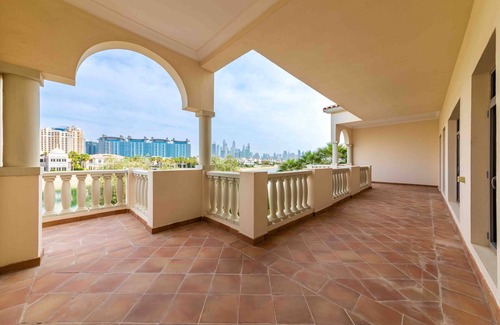 Palm Jumeirah Villa | Maison Privee Private Pool and Beach Access Villa w/Cinematic Vws
