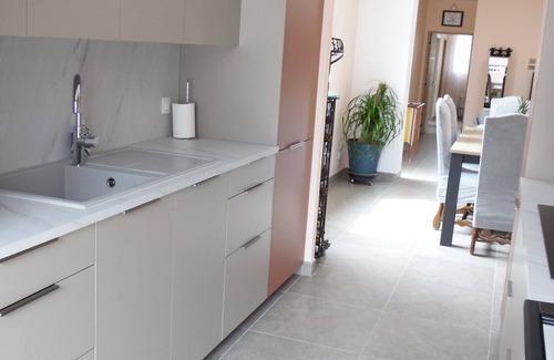 Saint-Victoret Villa | Maison Rénové Avec Terrasses , un Spa, Entouré de Champs et à 15mn de Marseille