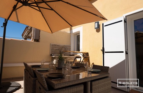 Vias House | Maison rénovée et climatisée avec WIFI à 600m de la plage