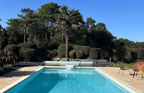 Locoal-Mendon House | Maison Spacieuse Avec Piscine Chauffée ,4 Chambres sur Beau Jardin Paysagé