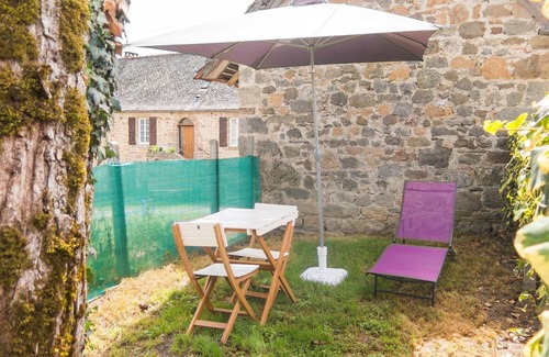 Puy-d'Arnac House | Maisonette in Corrèze | Wifi, TV, terrace and barbecue, private green spaces