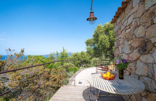 Calvi Apartment | Maisonnette en plein maquis vue splendide à 5 min du centre et de la plage