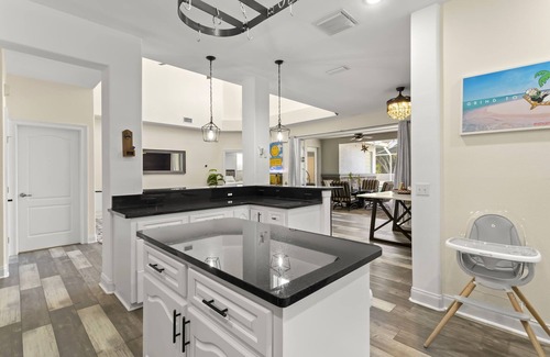Port Richey House | Majestic 3-Acre Heated Pool Estate ~ Scenic View ~ Events