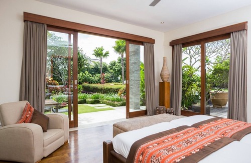 Taman Griya Villa | Majestic 6BR Villa Located In Jimbaran - W/HUGE Swimming Pool!