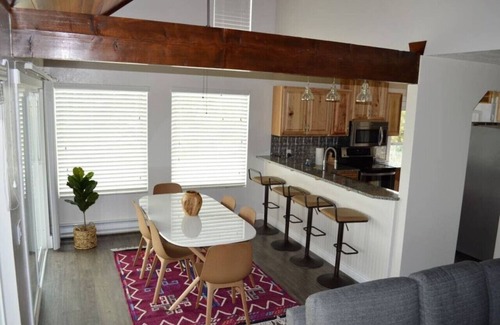 Garden City House | Majestic Cabin overlooking the Lake!