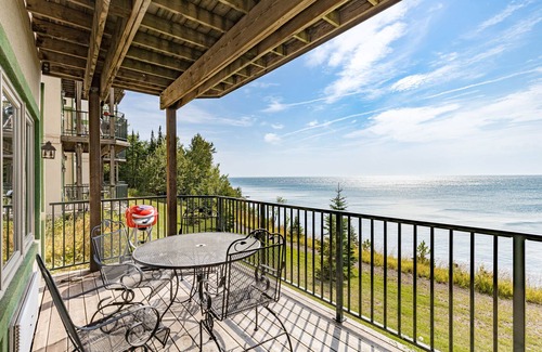 Two Harbors Apartment | Majestic Lake Views | 1BR w/King Suite | Pools
