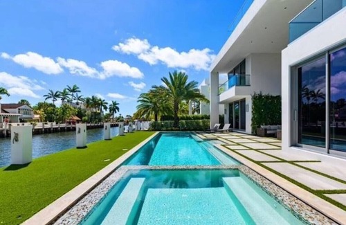 Bermuda Riviera House | Majestic Luxurious Waterfront Villa w/Private Theater