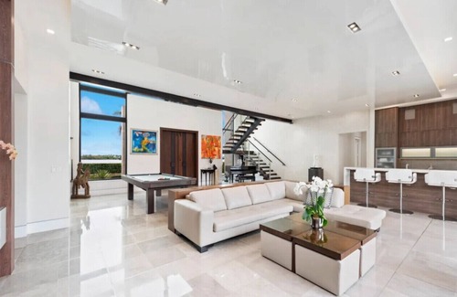 Bermuda Riviera House | Majestic Luxurious Waterfront Villa w/Private Theater