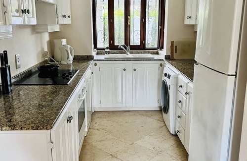 Porters House | Make Dreams at Mango Crescent
