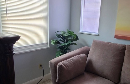 Detroit House | "Make Memories in Detroit: Reserve Your Dream Rental Today!"
