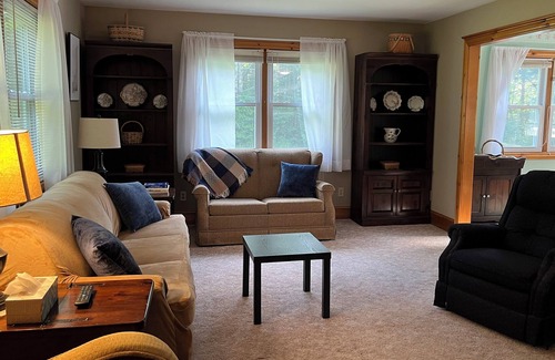 Sheffield House | Make your getaway to the Berkshires! Convenient to skiing, races, music & dance!
