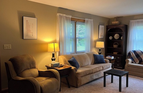 Sheffield House | Make your getaway to the Berkshires! Convenient to skiing, races, music & dance!