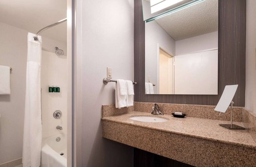 El Segundo Hotel | Make Your Trip More Enjoyable! 2 Comfortable Units, Pets are Allowed