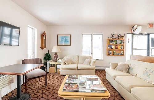 Chesaning House | Making The Best Memories Along The Way! Free Parking, Pets Are Welcome!