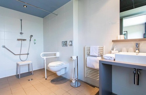 9th Arrondissement Hotel | Making The Best Memories Along The Way! Minutes to Tête d'Or Park! Pets Allowed!