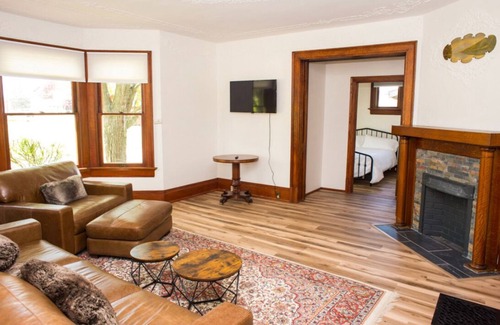 Loudonville House | Malabar Chalet is a beautiful and centrally located home in the heart of Mohican