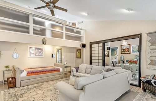 Calabasas Cottage | Malibu Canyon Guest House in Perfect Location with Majestic Views