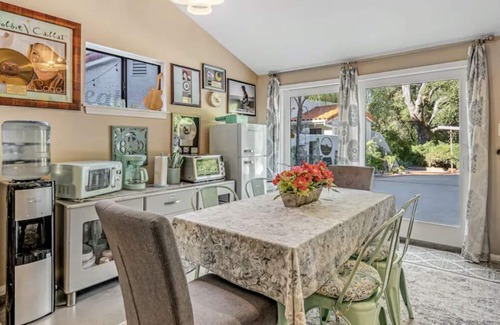 Calabasas Cottage | Malibu Canyon Guest House in Perfect Location with Majestic Views