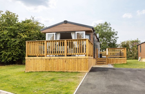 Malton Cabin | Mallard Lodge - Hot Tub