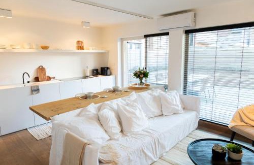 Knokke Apartment | Malou's Cosy Getaway - beautiful 30m terrace - central location - 5' min walk to beach - free parking