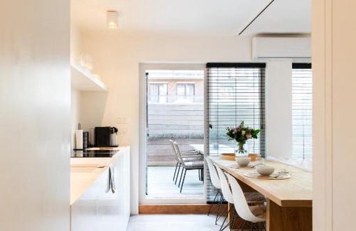 Knokke Apartment | Malou's Cosy Getaway - beautiful 30m terrace - central location - 5' min walk to beach - free parking