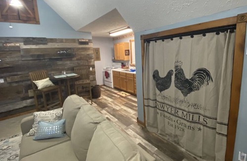 Glasgow Apartment | Mammoth Cave Get-Away