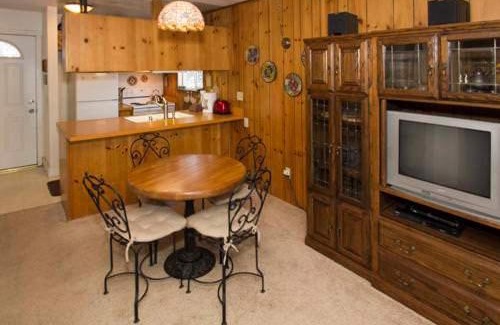 Mammoth Lakes House | Mammoth View Villas - Shop Hike or Golf