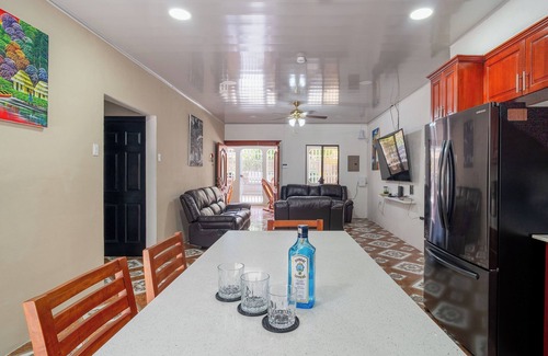 Managua House | Managua, Newly Renovated, 5 Bedrooms 9 Beds, AC, Wifi, washer, dryer.