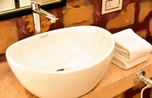 Kanoi Hotel | Manbha Camps And Resorts