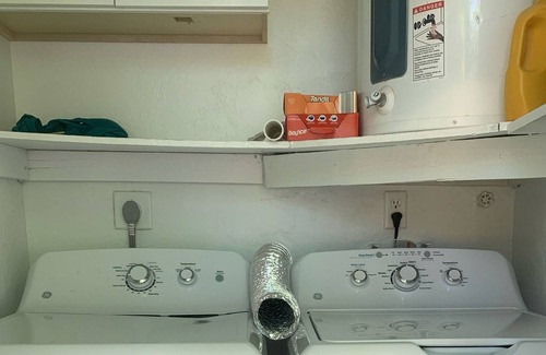 Central Oakland Park Apartment | Mango#2 2 bed, 1 full Bathroom, minutes to beaches, restaurants